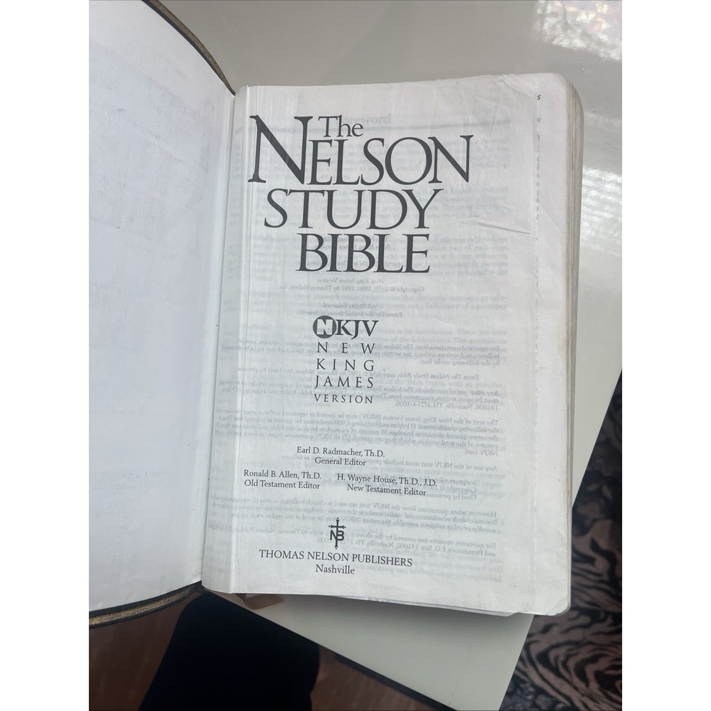 Nelson Study Bible New King James Version NKJV Thomas Nelson Black hard cover